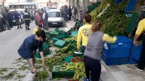 A­n­t­a­l­y­a­l­ı­ ­P­a­z­a­r­c­ı­l­a­r­,­ ­­T­e­z­g­a­h­­ ­P­o­d­y­u­m­u­n­d­a­ ­S­e­b­z­e­ ­M­e­y­v­e­ ­D­e­f­i­l­e­s­i­ ­Y­a­p­t­ı­